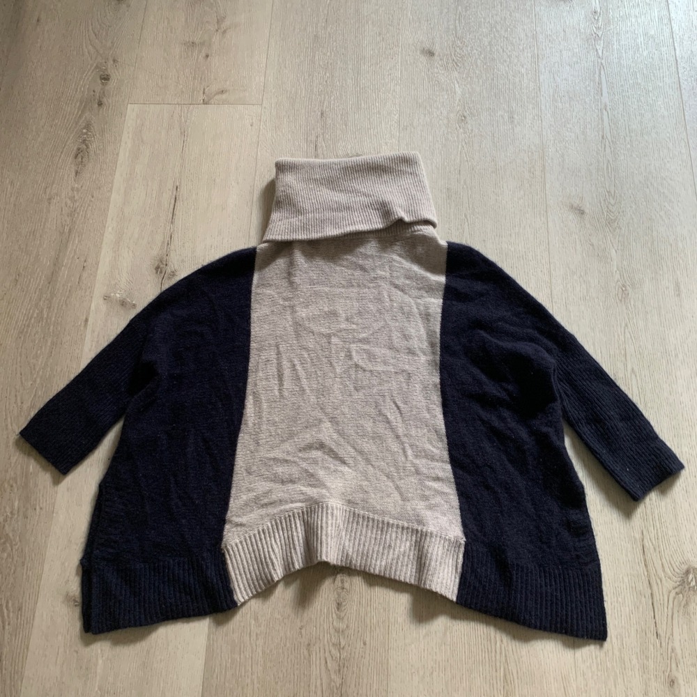 360 Sweater Womens XS 100% Cashmere Turtleneck Poncho Colorblock Beige Navy Blue